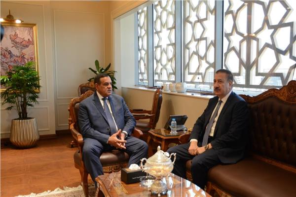 وزير التنمية المحلية يتابع مع محافظ المنوفية 