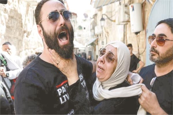 نورا جميل صب لبن وابناها بعد طردهم من منزلهم
