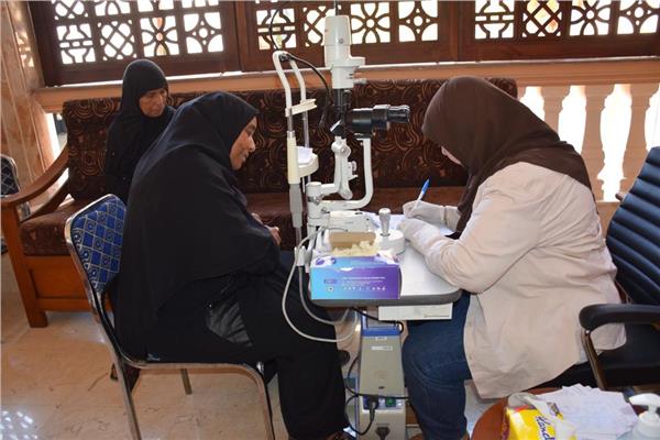 مستقبل وطن الأقصر ينظم قافلة لعلاج مرضى العيون بنجوع الكرنك 