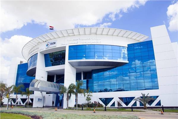 «الاتصالات» تطلق برنامج التدريب الصيفي لطلاب الجامعات المصرية