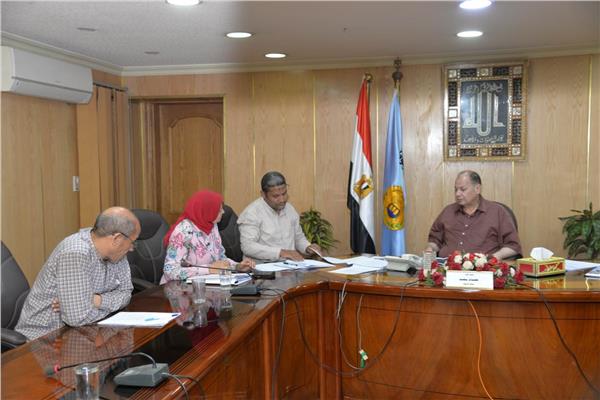محافظ أسيوط يوجه بسرعة الانتهاء من تصميمات مشروعات برنامج التنمية المحلية بصعيد مصر
