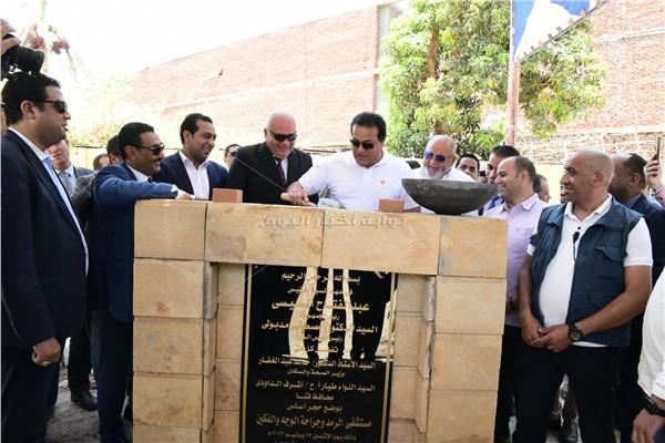 بعد توقف 8 سنوات.. وزير الصحة يضع حجر أساس مستشفى الرمد بقنا بتكلفة 160 مليون جنيه 