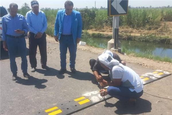 الوحدات المحلية بالمنيا اثناء فحص شكاوى المواطنين