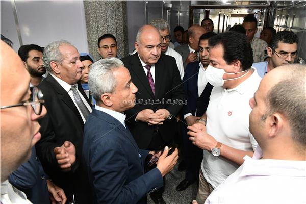 وزير الصحة يطمئن على مستوى الخدمات الطبية بمستشفى قنا العام 