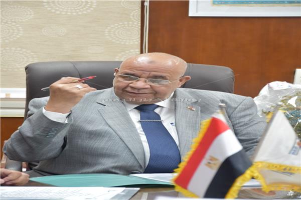 الدكتور حمدي محمد حسين، رئيس جامعة الأقصر، خلال ترأسه الاجتماع الدوري لمجلس شئون التعليم والطلاب