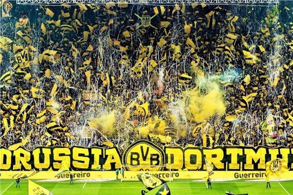 جماهير دورتموند الموسم الماضي