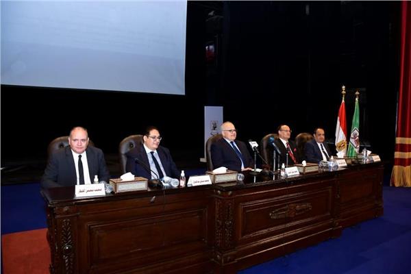 محمد عثمان الخشت رئيس جامعة القاهرة