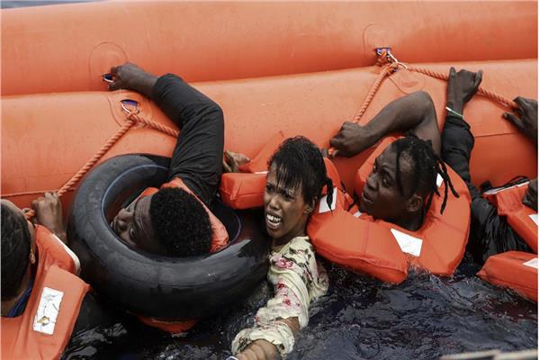 البحرية المغربية تنقذ نحو 900 مهاجر