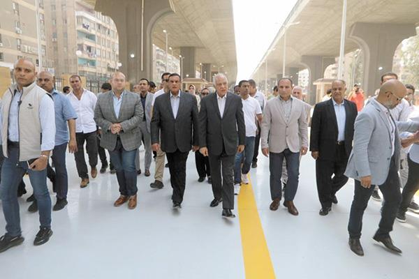 ■ وزير التنمية المحلية ومحافظ الجيزة  يتفقدان مجمع مواقف السرفيس وساحات الانتظار بالمريوطية 