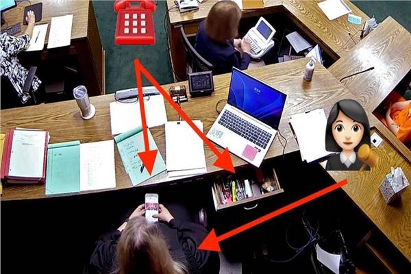 إحالة قاضية تصفحت هاتفها أثناء محاكمة للتحقيق