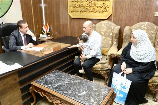 اللواء إبراهيم أبو ليمون محافظ المنوفية خلال سلسلة لقاءات يومية بالمواطنين