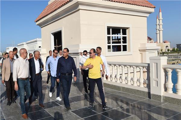 رئيس الوزراء يتفقد منطقة الأبراج بالعلمين الجديدة