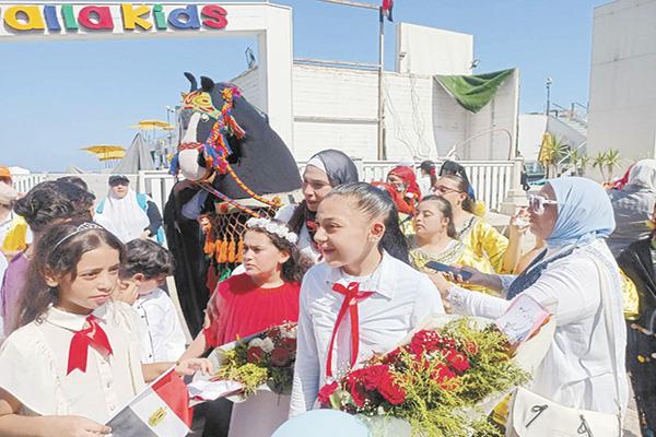 الأطفال يشاركون فى احتفال الإسكندرية بعيدها القومى