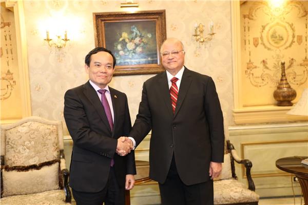 محافظ القاهرة يلتقي ده نائب رئيس الوزراء الفيتنامي