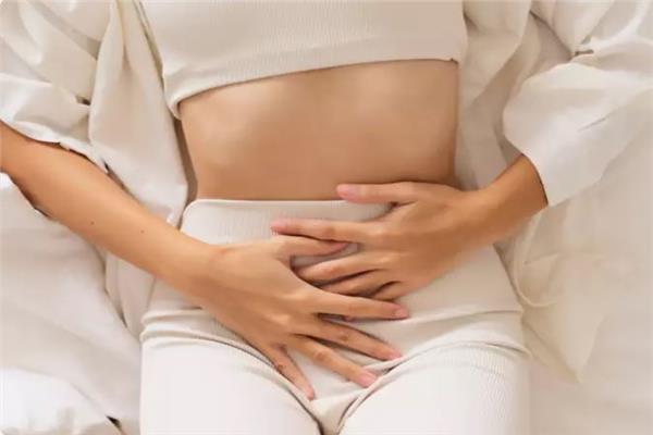 علاجات منزلية لتخطى آلام الدورة الشهرية