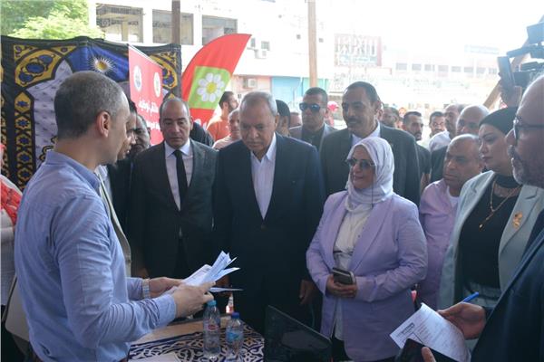 محافظ القليوبية خلال افتتاح ملتلقى التوظيف