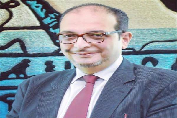 الإعلامي والسيناريست محمد مصطفى أبو شامة