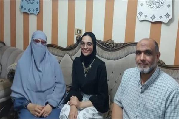ابنة الغربية الثالثة أدبي في الثانوية العامة