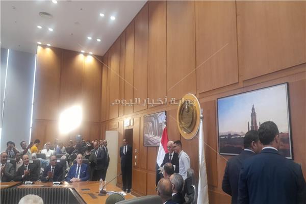 الدكتور رضا حجازى وزير التربية والتعليم والتعليم الفنى مع أوائل الثانوية العامة