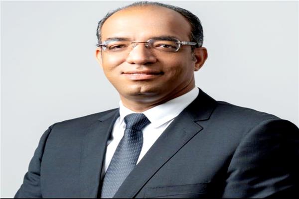 الدكتور علي مهران رئيس لجنة الصحة والسكان بمجلس الشيوخ