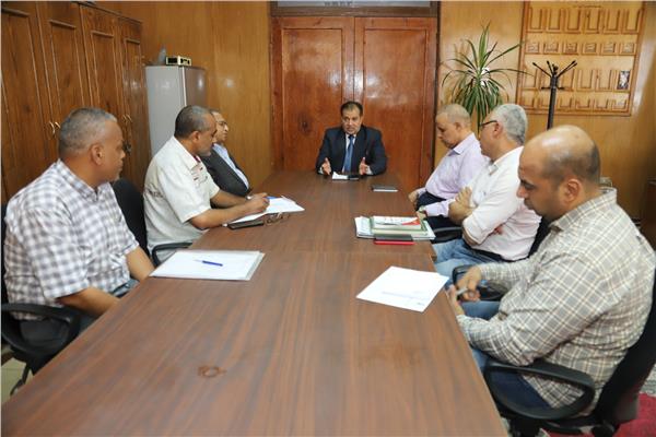 رئيس جامعة جنوب الوادي يناقش استعدادات المدن الجامعية للعام الجامعي الجديد 