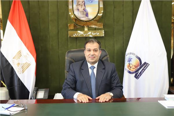 الاستاذ الدكتور احمد عكاوي  رئيس الجامعة