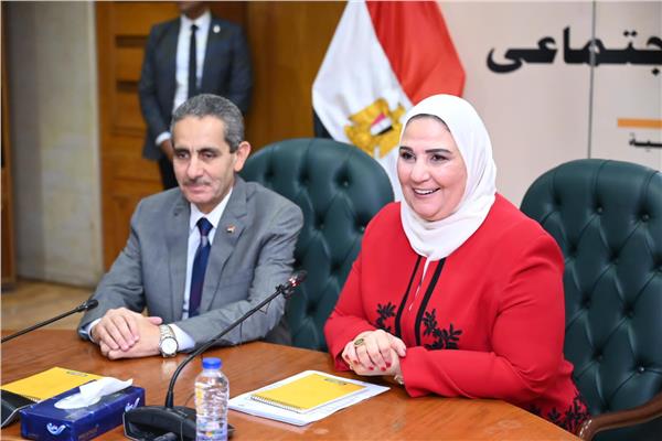  وزيرة التضامن الاجتماعي ومحافظ الغربية