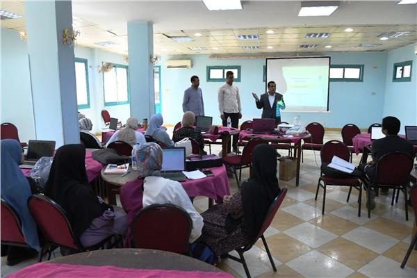 نائب محافظ قنا يتابع التدريب الصيفي لطلاب جامعة جنوب الوادي