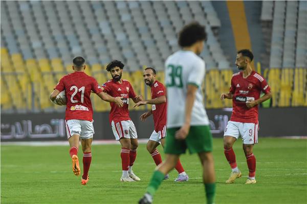 لاعبو الأهلي