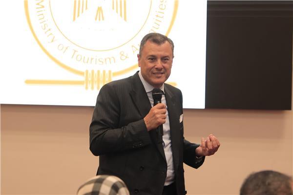 أحمد عيسى وزير السياحة والآثار 