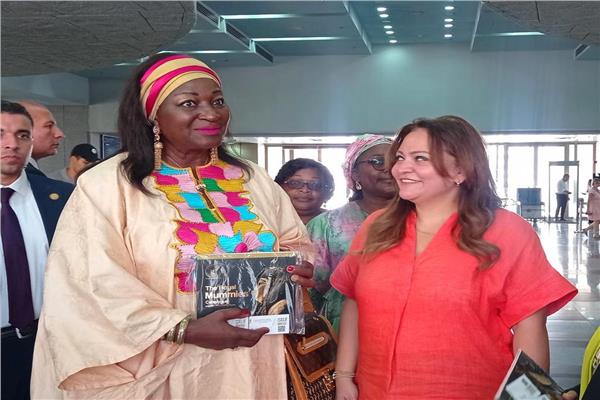 سيليستين كيتشا وزيرة الإسكان والتنمية الحضرية بدولة الكاميرون اثناء الزيارة