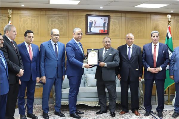 رئيس هيئة قضايا الدولة خلال استقباله محافظ الفيوم 
