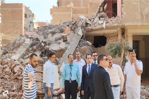 النيابة الإدارية تعاين عقار «مغاغة» المنهار 