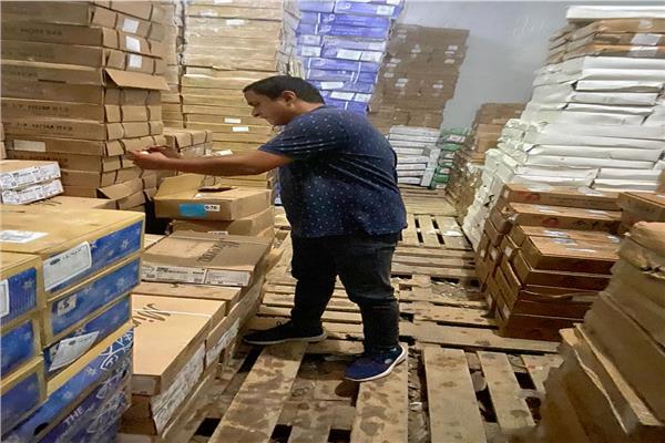 ضبط ثلاجات حفظ لحوم و مواد غذائية مخالفة في حملة تموينية بالإسكندرية