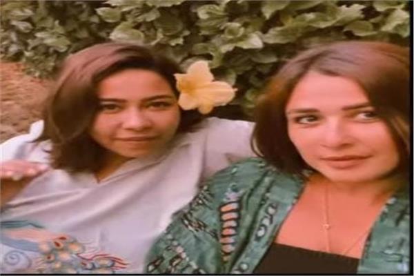 ياسمين عبد العزيز وشيرين عبد الوهاب