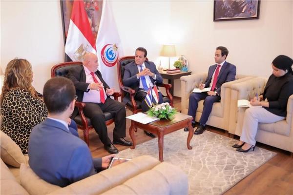 وزير الصحة والسكان،