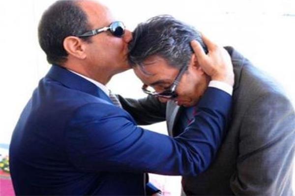 الرئيس السيسي يقبل رأس الشهيد ساطع النعماني