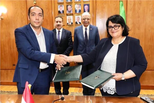 محافظ المنوفية ورئيس جامعة المنوفية يشهدان توقيع بروتوكول تعاون