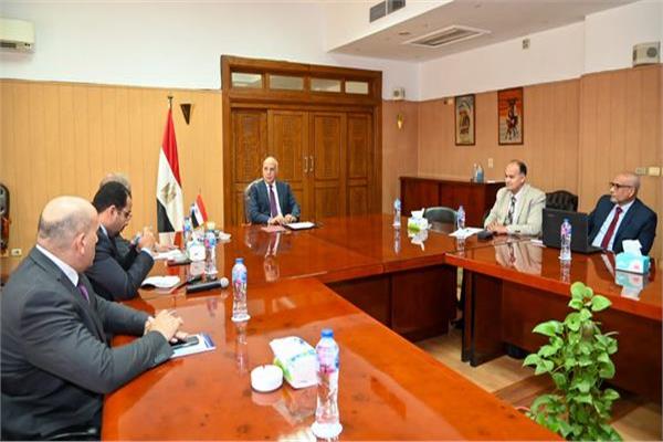 الدكتور سويلم يتابع أنشطة إدارات التوجيه المائى بالمحافظات