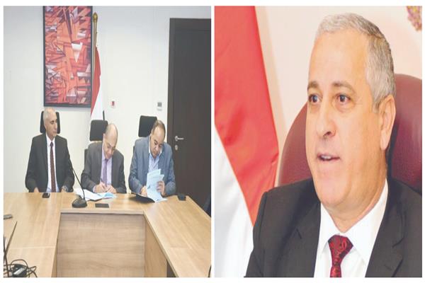 المهندس عبد الصادق الشوربجى وأحمد جلال والمهندس أمين غنيم والمهندس أحمد سعيد خلال التوقيع