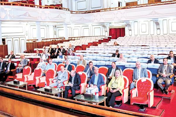   مجلس جامعة بنى سويف برئاسة د. منصور حسن أثناء مناقشة القرارات الجديدة الخاصة بالأجازات