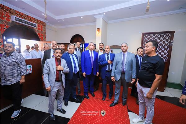 عبدالحليم علام نقيب المحامين خلال جولته التفقدية لمقر نقابة المحامين الفرعية بالإسماعيلية