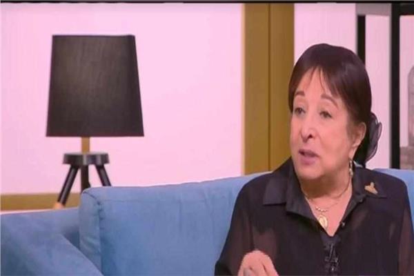سميرة عبدالعزيز:تزوجت محفوظ عبدالرحمن في منزل سميحة أيوب ولم أخلع الأسود