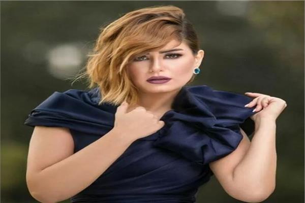 الفنانة منة فضالي