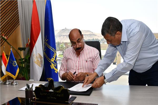 اللواء أشرف عطية محافظ أسوان 