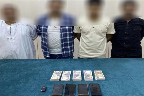 المتهمين وبحوزتهما المضبوطات