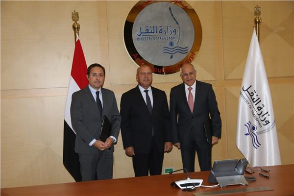  توقيع العقد مع الشركة الفائزة 