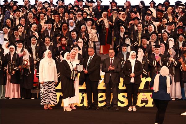 تكريم الدفعة 51 بكلية طب البنات جامعة الأزهر