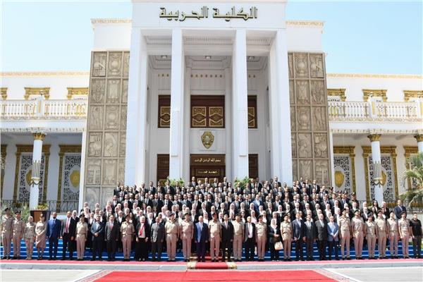وزير النقل وقيادات الأكاديمية العسكرية 