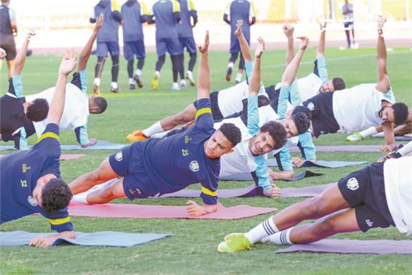 جانب من التدريبات البدنية للدراويش